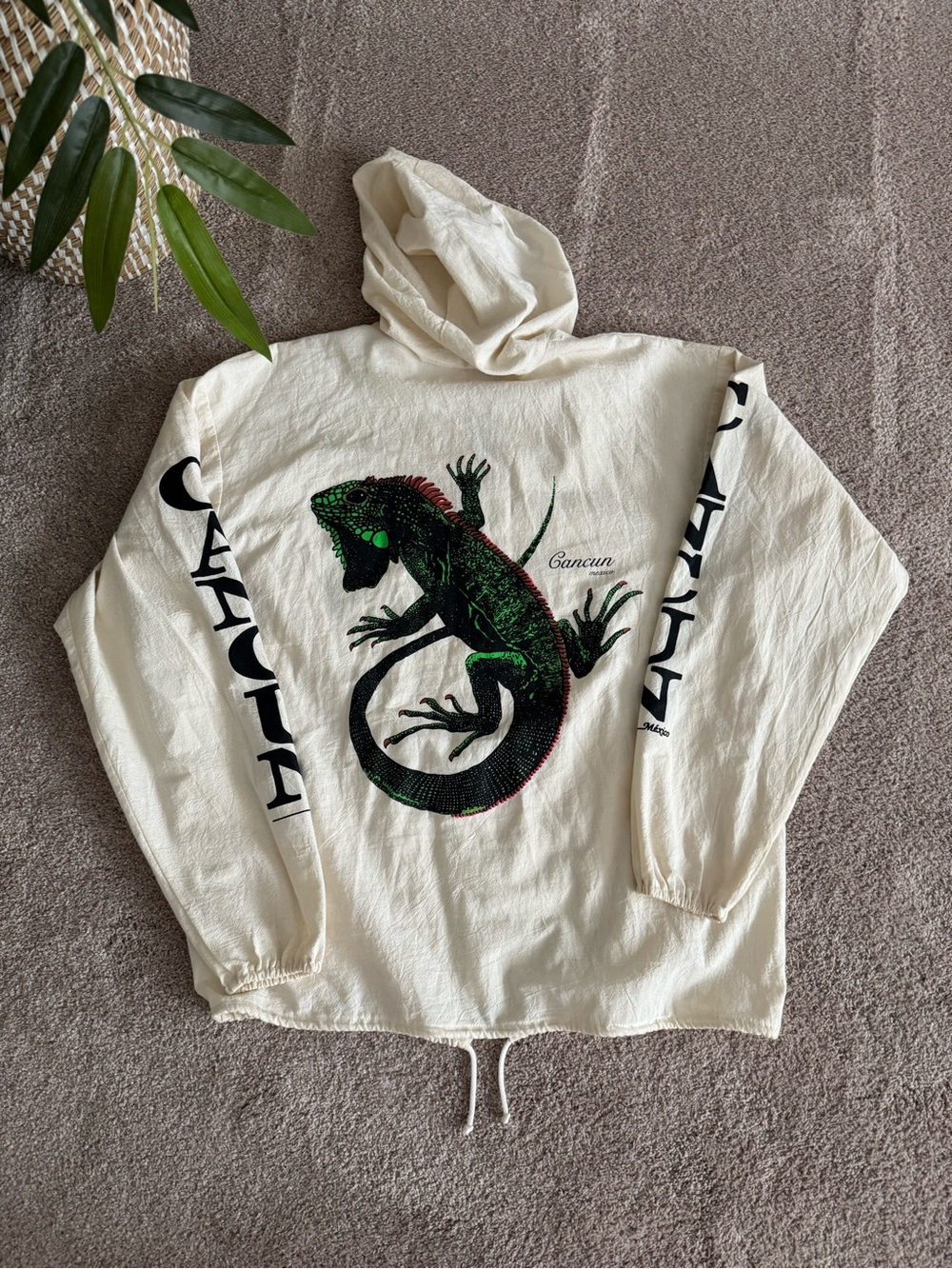 VTG Vintage Cancun Jacket with Green Iguana Graphic L 100% Cotton Unisex